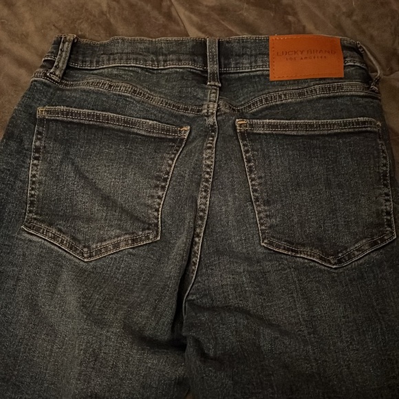 Women’s Lucky Brand, ankle length button fly jeans - Picture 5 of 6